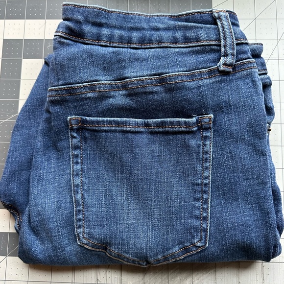 NY&C New York & Company High Rise Distressed Skinny Jeans Shark-bite Hem Size 14 - Picture 5 of 5